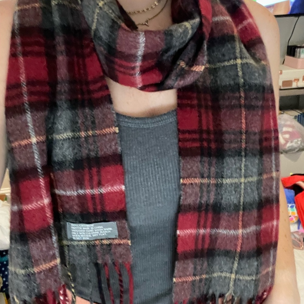 100% cashmere scarf